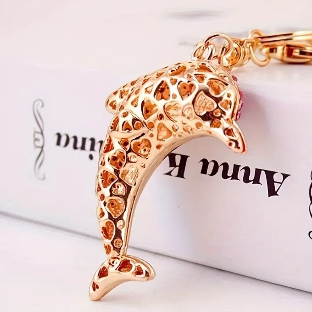🐬 NWT- Dolphin Purse/Keychain Rhinestone Charm🐬 - Picture 3 of 3